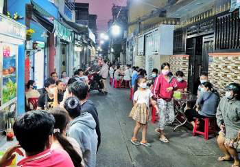 Người ăn kín hẻm Sài Gòn, đợi cả 1 tiếng vì tô hủ tiếu Mỹ Tho ‘độc’ nhất - ảnh 2