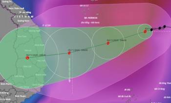 Bão Goni có hướng di chuyển hướng vào đất liền các tỉnh Quảng Ngãi - Khánh Hòa. Ảnh: zingnews.vn