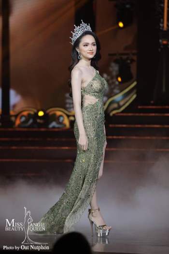 Hoa hậu Việt diện váy mỏng tang ở đấu trường quốc tế, Hương Giang có tận 2 cực phẩm Ảnh 1