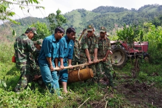 huy no qua bom khung nang 250kg