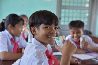 Quỹ sữa vươn cao Việt Nam và Vinamilk trao tặng 83.400 ly sữa cho trẻ em khó khăn Phú Yên - ảnh 5