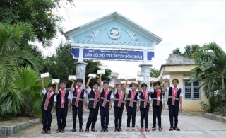 Quỹ sữa vươn cao Việt Nam và Vinamilk trao tặng 83.400 ly sữa cho trẻ em khó khăn Phú Yên - ảnh 6