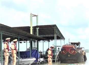 Lực lượng tuần tra CSGT Công an tỉnh Đồng Nai phát hiện và xử lý nhiều vụ vi phạm bơm hút, vận chuyển cát trái phép.