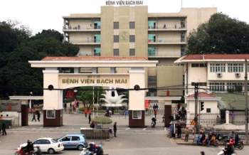 Bộ Y tế yêu cầu dừng điều chỉnh viện phí tại Bệnh viện Bạch Mai - Ảnh 1.