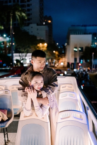 Cô gái cùng người yêu đi xe buýt mui trần ở Sài Gòn đã có bộ ảnh lãng mạn hú hồn, cần gì sang chảnh như Matt Liu và Hương Giang! - Ảnh 7.