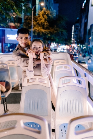Cô gái cùng người yêu đi xe buýt mui trần ở Sài Gòn đã có bộ ảnh lãng mạn hú hồn, cần gì sang chảnh như Matt Liu và Hương Giang! - Ảnh 3.