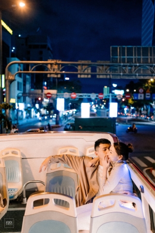Cô gái cùng người yêu đi xe buýt mui trần ở Sài Gòn đã có bộ ảnh lãng mạn hú hồn, cần gì sang chảnh như Matt Liu và Hương Giang! - Ảnh 6.