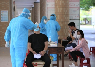 Ảnh: 11.000 sĩ tử ở Đà Nẵng được lấy mẫu xét nghiệm Covid-19 trước kỳ thi tốt nghiệp THPT 2020 đợt 2 - Ảnh 13.