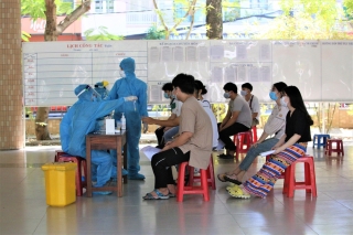Ảnh: 11.000 sĩ tử ở Đà Nẵng được lấy mẫu xét nghiệm Covid-19 trước kỳ thi tốt nghiệp THPT 2020 đợt 2 - Ảnh 8.