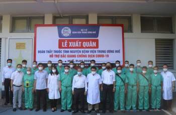 Xúc động hình ảnh y, bác sỹ Bệnh viện TW Huế tình nguyện lên đường hỗ trợ Bắc Giang chống dịch COVID-19 - Ảnh 6.