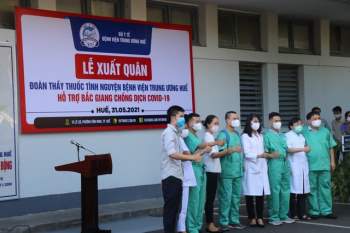 Xúc động hình ảnh y, bác sỹ Bệnh viện TW Huế tình nguyện lên đường hỗ trợ Bắc Giang chống dịch COVID-19 - Ảnh 9.