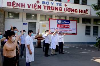 Xúc động hình ảnh y, bác sỹ Bệnh viện TW Huế tình nguyện lên đường hỗ trợ Bắc Giang chống dịch COVID-19 - Ảnh 12.