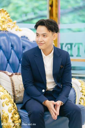 CEO 25 tuổi có 2 bằng thạc sỹ RMIT, chủ nhân khách sạn dát vàng trị giá hơn 30 tỷ ở Sài Gòn: Mình không tin không học và vẫn kiếm được 100, 200 triệu mỗi tháng - Ảnh 1.