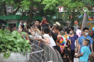 Ảnh, clip: Người Hà Nội đeo khẩu trang vui chơi Công viên Thủ Lệ ngày 2/9 - Ảnh 3.