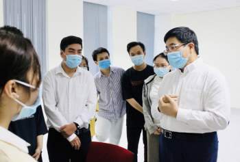 Sinh viên ĐH Y dược TP.HCM không nghỉ Tết, tình nguyện tham gia chống dịch - Ảnh 1.