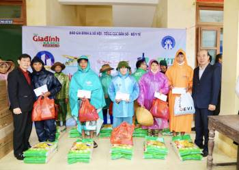 Báo Gia đình và Xã hội trao quà hỗ trợ đến người dân xã Tân Hóa, tỉnh Quảng Bình - Ảnh 15.