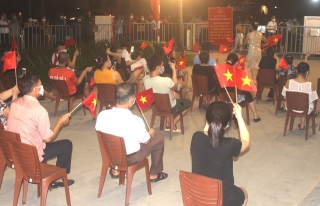 Nửa đêm người dân tại ổ dịch nhà hàng bò tươi Hải Dương nhảy múa ăn mừng khi hết phong tỏa cách ly - Ảnh 20.