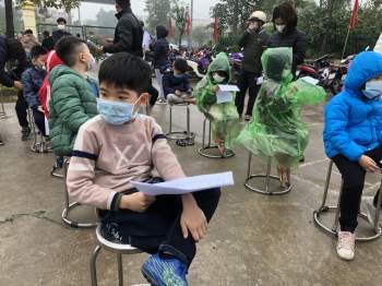 Gần 1.200 học sinh trường Tiểu học Xuân Phương được lấy mẫu xét nghiệm COVID-19 - Ảnh 13.