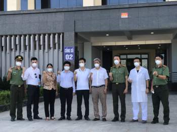 Thứ trưởng Nguyễn Trường Sơn kiểm tra đột xuất Bệnh viện dã chiến 2 Bắc Giang - Ảnh 5.