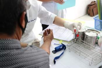 Hình ảnh buổi tiêm thử nghiệm giai đoạn 2 vaccine Nanocovax tại Long An - Ảnh 4.