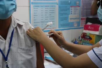 Hình ảnh buổi tiêm thử nghiệm giai đoạn 2 vaccine Nanocovax tại Long An - Ảnh 9.