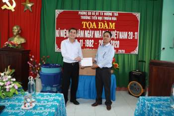 Khám bệnh, cấp phát Thuốc miễn phí cho người dân ở TT Huế, Quảng Bình, Quảng Trị - Ảnh 2.