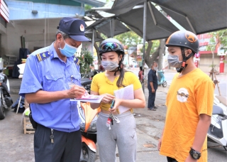 Ảnh: Ngày đầu người dân Đà Nẵng thực hiện đi chợ bằng phiếu ngày chẵn lẻ - Ảnh 10.