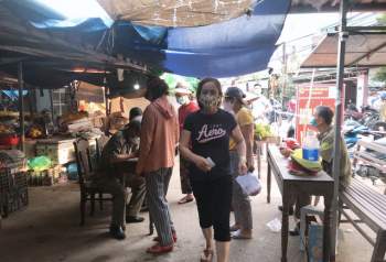 Địa phương đầu tiên ở Thừa Thiên - Huế phát phiếu đi chợ cho người dân - Ảnh 4.
