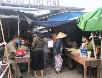 Địa phương đầu tiên ở Thừa Thiên - Huế phát phiếu đi chợ cho người dân - Ảnh 5.