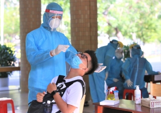 Ảnh: 11.000 sĩ tử ở Đà Nẵng được lấy mẫu xét nghiệm Covid-19 trước kỳ thi tốt nghiệp THPT 2020 đợt 2 - Ảnh 10.
