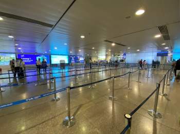 Trước kỳ nghỉ lễ 30.4 - 1.5, sân bay Tân Sơn Nhất đông khách nhưng không ùn tắc - ảnh 3
