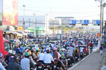 Người miền Tây cũng chịu cảnh trễ giờ, kẹt xe khỏi nhích vì… biến đổi khí hậu - ảnh 5