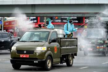 Cận cảnh quân đội phun khử khuẩn phòng dịch hàng loạt tuyến đường ở Gò Vấp - ảnh 4