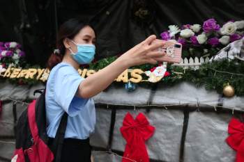 Xóm đạo lâu đời Sài Gòn: Chung tay thắp sáng Giáng sinh 'năm Covid' - ảnh 6