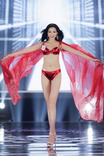 Hoa hậu Đỗ Thị Hà bị fan chê sắc vóc đời thực không sáng như trên sân khấu Ảnh 8