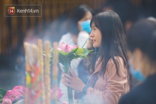 Chùm ảnh: Giới trẻ Sài Gòn đi lễ chùa mùa Vu Lan, cầu bình an và sức khoẻ cho cha mẹ - Ảnh 12.