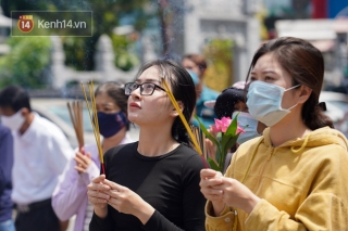 Chùm ảnh: Giới trẻ Sài Gòn đi lễ chùa mùa Vu Lan, cầu bình an và sức khoẻ cho cha mẹ - Ảnh 9.