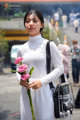 Chùm ảnh: Giới trẻ Sài Gòn đi lễ chùa mùa Vu Lan, cầu bình an và sức khoẻ cho cha mẹ - Ảnh 6.