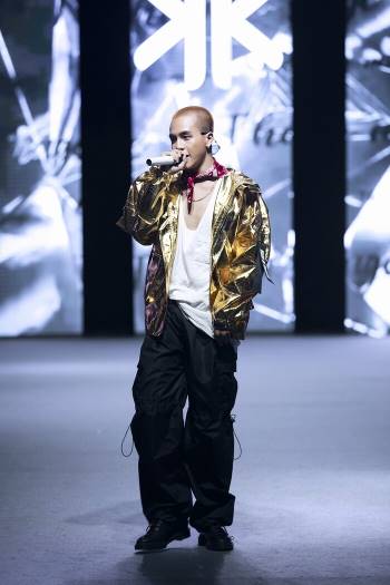 Rapper Weeza King Of Rap cùng mẫu nhí 'khuấy đảo' sàn runway Ảnh 4