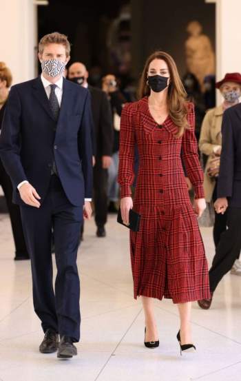 Công nương Kate Middleton cũng có ngày bị chê mặc xấu hơn mẫu hãng, nguyên do bởi một món phụ kiện - Ảnh 3.
