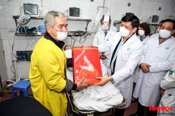 Bộ trưởng Nguyễn Thanh Long kiểm tra công tác trực cấp cứu tại các bệnh viện trong dịp tết nguyên đán - Ảnh 3.