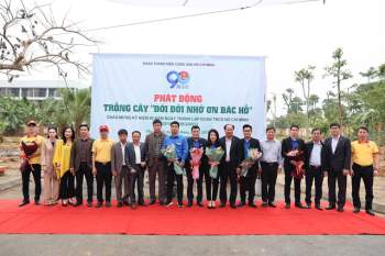 Thanh niên hăng hái trồng cây hưởng ứng kỷ niệm 90 năm ngày thành lập Đoàn TNCS Hồ Chí Minh - Ảnh 3.