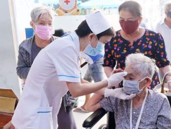 Chủ động quan tâm chăm sóc người cao tuổi, bảo đảm thích ứng già hóa dân số - Ảnh 2.