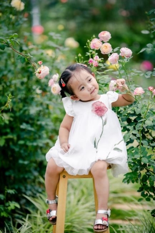 Khánh Thi - Phan Hiển khoe khoảnh khắc con gái tròn 2 tuổi