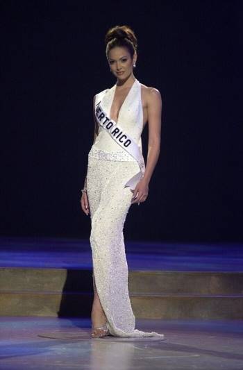 Khánh Vân đừng vô tình bỏ quên gam màu kinh điển đã làm mưa làm gió ở Miss Universe Ảnh 3