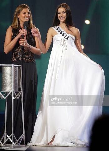 Khánh Vân đừng vô tình bỏ quên gam màu kinh điển đã làm mưa làm gió ở Miss Universe Ảnh 4