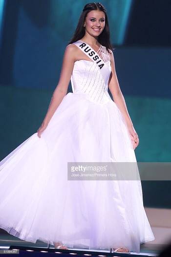 Khánh Vân đừng vô tình bỏ quên gam màu kinh điển đã làm mưa làm gió ở Miss Universe Ảnh 5