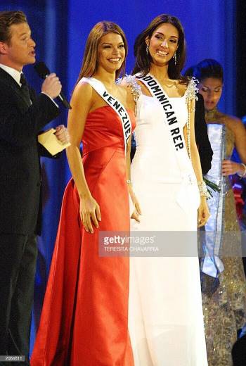 Khánh Vân đừng vô tình bỏ quên gam màu kinh điển đã làm mưa làm gió ở Miss Universe Ảnh 6