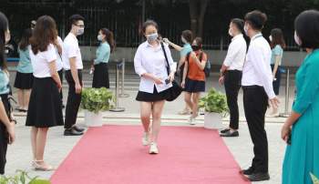 TP.HCM vẫn tổ chức các hoạt động tết theo 5K, Hà Nội xử nghiêm người không đeo khẩu trang - Ảnh 3.
