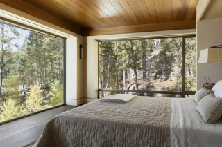 Không gian sống biến hóa đa dạng từ giản dị đến sang trọng với thiết kế trần nhà bằng gỗ - Ảnh 8.